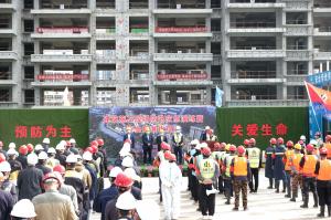 關(guān)愛生命、預(yù)防為主——集團(tuán)公司在新安縣碧桂園·繁花里舉辦防汛應(yīng)急演練暨安全標(biāo)準(zhǔn)化觀摩